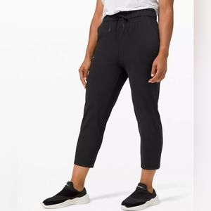 LULULEMON CROPPED PANTS